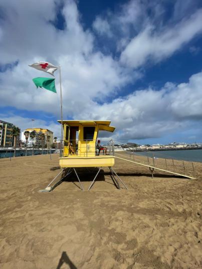 La playa de Las Alcaravaneras recupera la normalidad