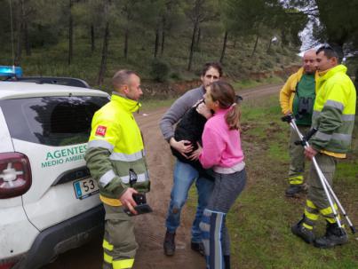 El perro Boro ha sido rescatado por bomberos forestales