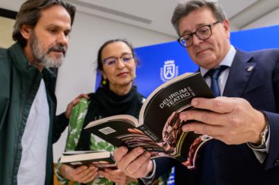 Delirium Teatro presenta el libro que recoge sus 40 años de trayectoria