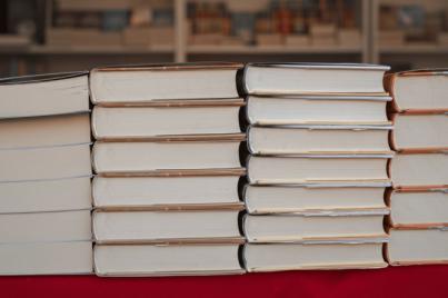 Un libro en cada mano, un horizonte en cada mente