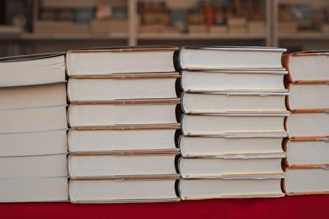 Un libro en cada mano, un horizonte en cada mente