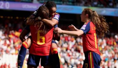 España golea 5-0 a Ucrania en Córdoba