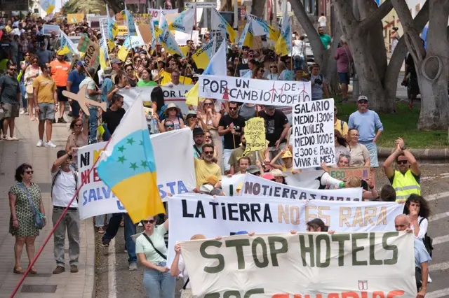 Los turoperadores británicos ante las protestas contra el turismo: 'Somos huéspedes, no invasores'