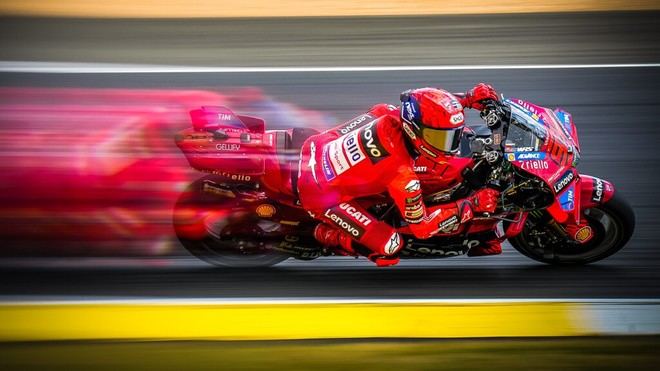 Marc Márquez establece récord en Francia mientras Quartararo acecha
