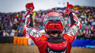 Márquez triunfa en una carrera caótica en Jerez