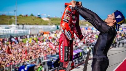 Márquez conquista Misano tras un intenso duelo con Bezzecchi