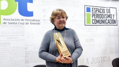 María Luisa Arozarena recibe el Premio Patricio Estévanez