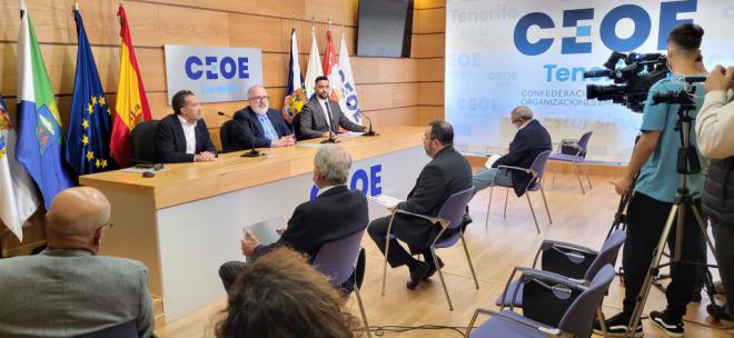 CEOE Tenerife firma en defensa del REF