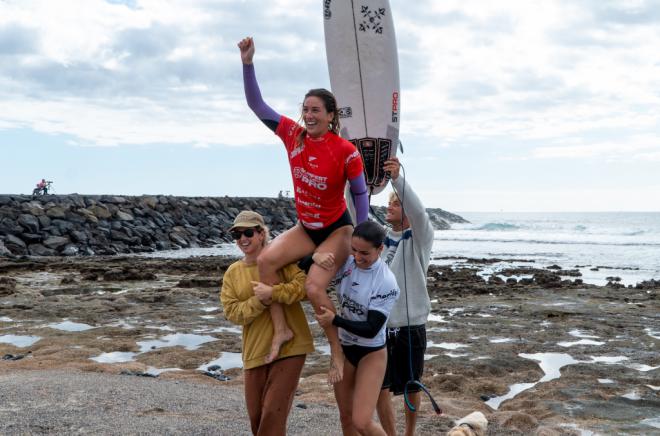 Sean Gunning y Melania Suárez campeones de España en el Spring Surfest Las Américas Pro