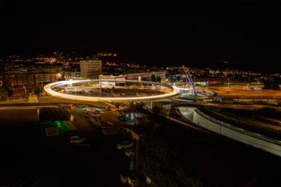 El Cabildo instala la pieza que culmina el ‘Loop’ de la Pasarela Peatonal