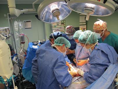 El Hospital Doctor Negrín realiza cinco trasplantes y una donación multiorgánica en menos de cuatro días