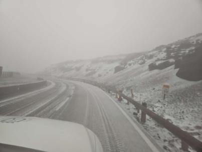 El Cabildo cierra los accesos al Teide tras la nevada de anoche