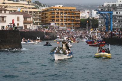 La Virgen del Carmen y San Telmo se embarcan un año más en el Puerto de la Cruz