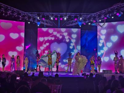 Miss Daneyden se alza con la Corona Bermeja