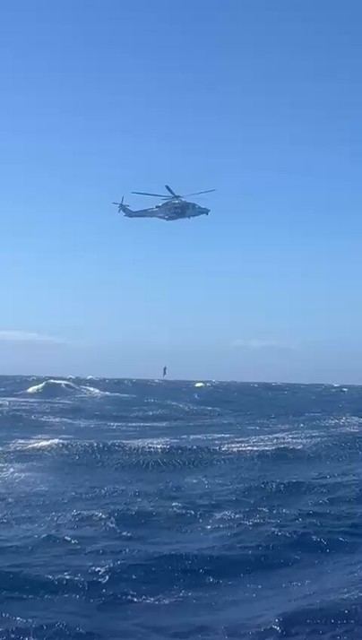Rescatan a cinco tripulantes de un velero naufragado en Gran Canaria