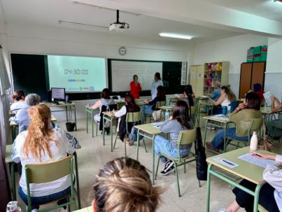 Más de diez mil personas participan en las oposiciones a docentes