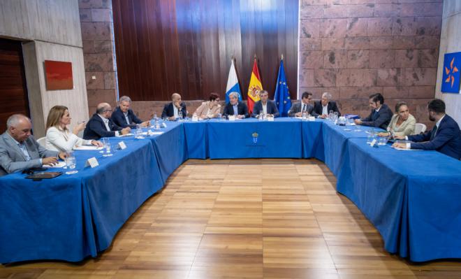 Clavijo defenderá en la Conferencia de Presidentes la posición canaria sobre migración