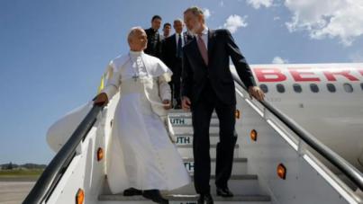 El Rey cede el falcon al Papa tras una avería en el avión de Iberia