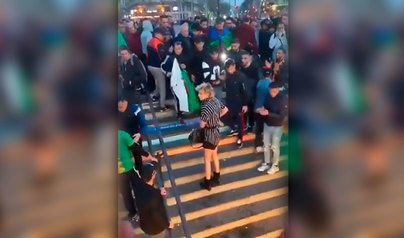 Brutal agresión a una mujer transexual en el metro de París