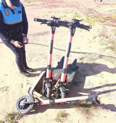 La Policía Local de Yaiza retira 82 patinetes de alquiler en Playa Blanca