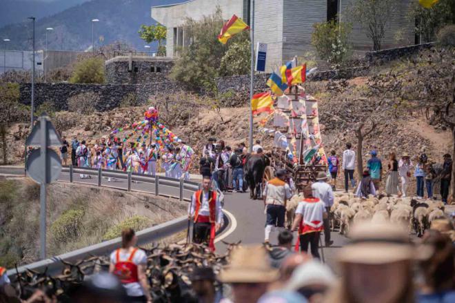 Cientos de romeros acompañan a San Isidro y a Santa María de la Cabeza en El Chorrillo