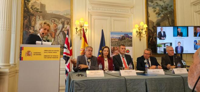Marco Aurelio Pérez defiende en Londres la hospitalidad turística de Maspalomas