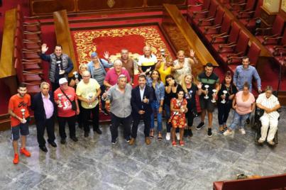 El alcalde entrega los premios de los juegos del Día de Vecino celebrados en Ofra