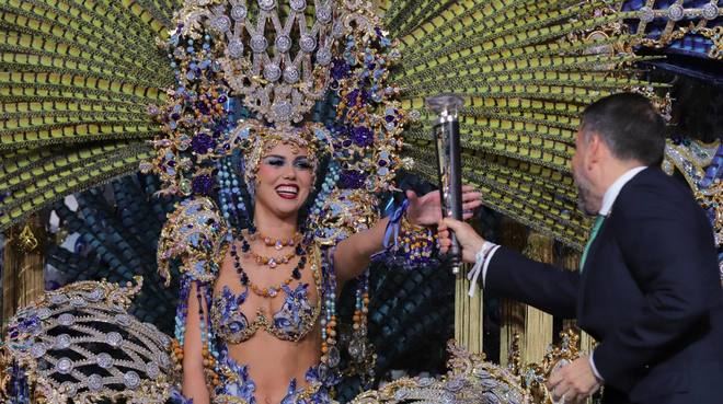 Adriana Peña Fumero, con la fantasía “Lisboa”, Reina del Carnaval 2023