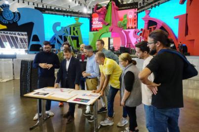El escenario del Carnaval recrea los símbolos históricos de la fiesta a través de la televisión