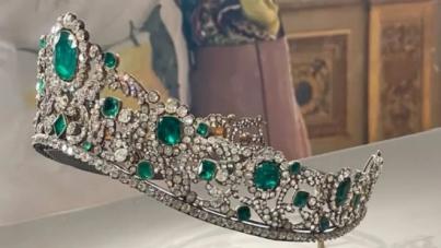 Unos encapuchados asaltan el Louvre y roban joyas de Napoleón