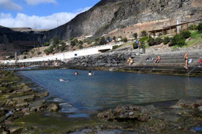 Comienzan trabajos de limpieza de l as piscinas naturales La Laja