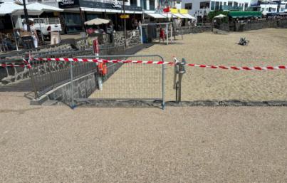 Prohibido el baño en la playa pequeña de Playa Blanca por contaminación bacteriana