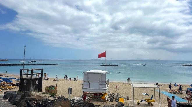 Prohibido el baño en Playa Dorada por contaminación microbiológica
