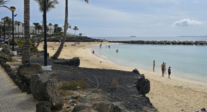 Abierta al baño Playa Flamingo tras nuevos controles de Salud Pública