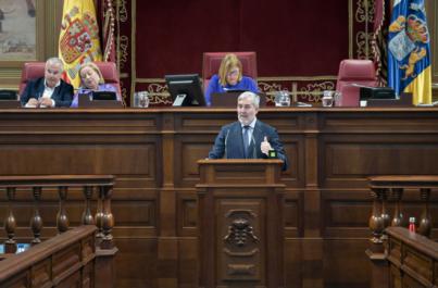 Canarias iniciará estrategia jurídica ante el Estado y la UE para regular la residencia