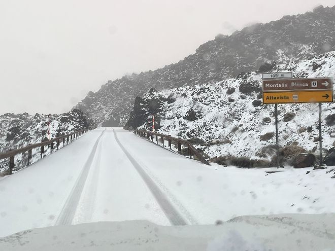 Cierran los accesos al Teide por nieve, hielo y desprendimientos