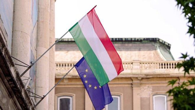 Polonia propone evaluar la membresía de Hungría en la UE