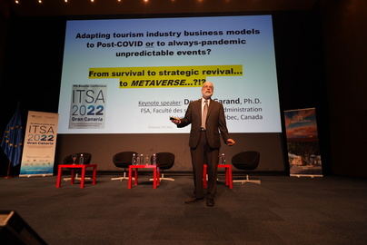 “El COVID ofrece una oportunidad para innovar en el sistema sanitario y turístico de Canarias”