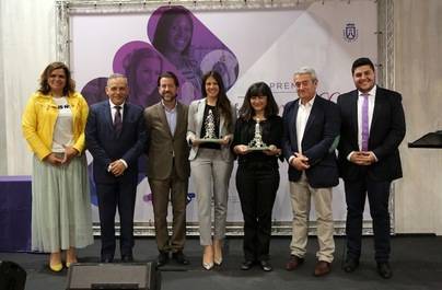 El Cabildo entrega los premios 'Estamos con Ellas'