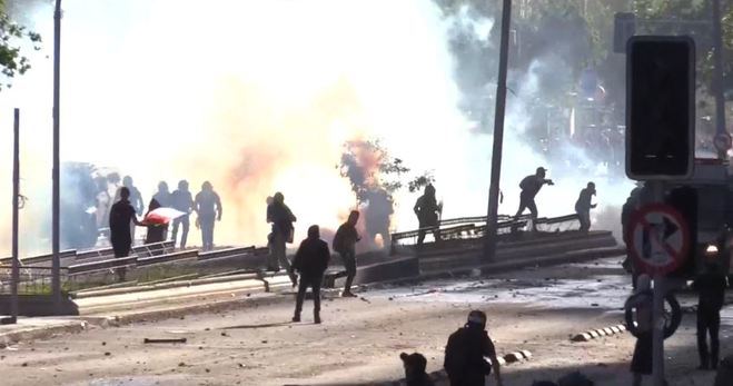 Chile arde en el primer día sin militares en la calle