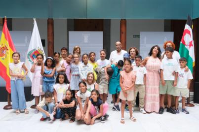 Pedro Quevedo recibe a los niños y niñas saharauis de ‘Vacaciones en paz’