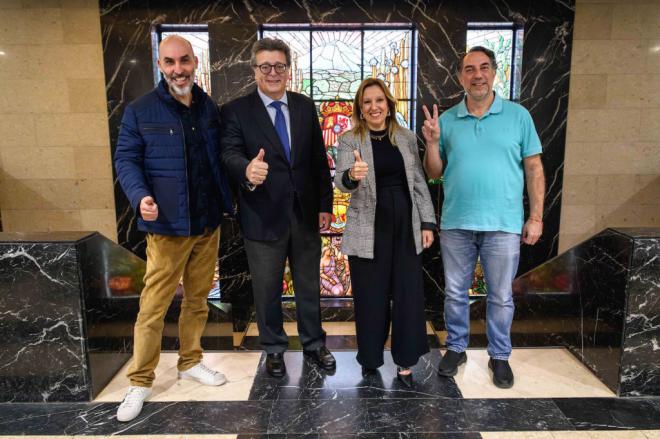 El Cabildo recibe a los cineastas Darío Sánchez y David Baute