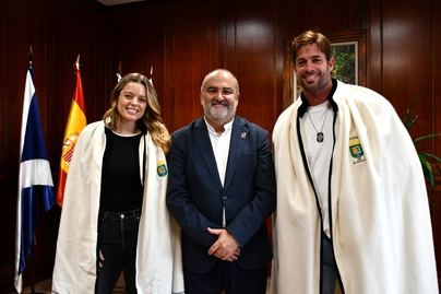 El Ayuntamiento de El Rosario recibió al equipo de "Bajo un Fuego",
