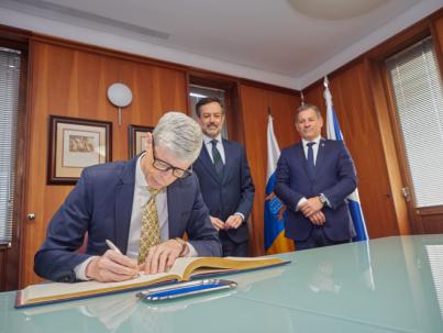 Lope Afonso recibe al embajador de Suiza en España