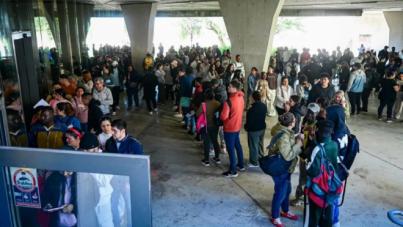 Colapso, falta de personal y fallos informáticos; balance de la regularización