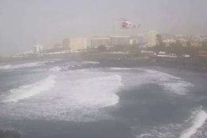 Rescatan a un menor del mar en Tenerife con helicóptero del GES
