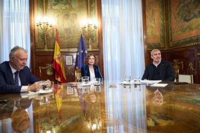 "Compromiso de Montero para salida de 4.000 menores"