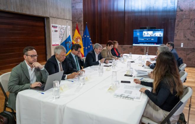 1.008 menores deben salir de Canarias por hacinamiento