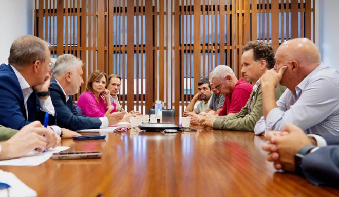 ASEPALMA celebra que el ministro Torres “cumpla” con los agricultores afectados del volcán