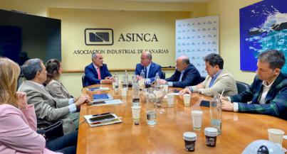 El comisionado reivindica que se actualicen las ayudas al transporte de mercancías del REF
